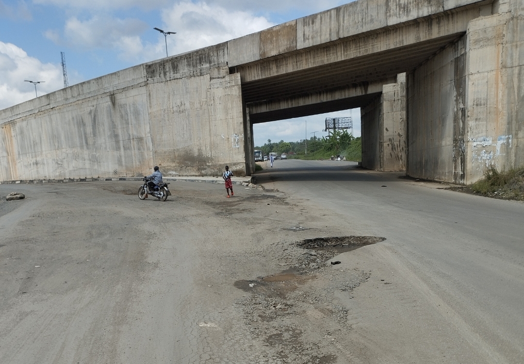Six Months After Commissioning, Gov. Ayade’s Spaghetti Flyover, Dual Carriageway Begins To Fail